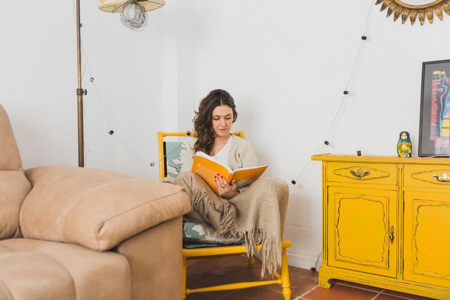Leia mais sobre o artigo Como Criar um Cantinho de Leitura Aconchegante em Casa